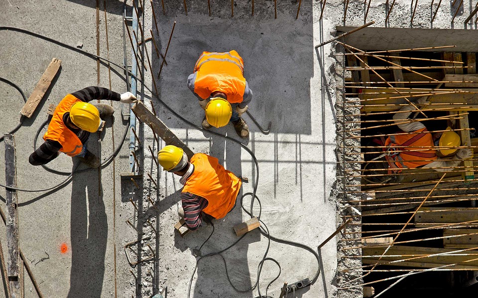 Corso di aggiornamento CSP/CSE “Il cantiere di manutenzione e di nuova costruzione di una copertura” CORSO DI AGGIORNAMENTO CSP/CSE "IL CANTIERE DI MANUTENZIONE E DI NUOVA COSTRUZIONE DI UNA COPERTURA"