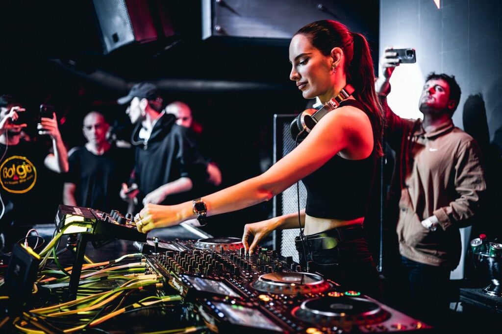 quanto-guadagna-un-dj
