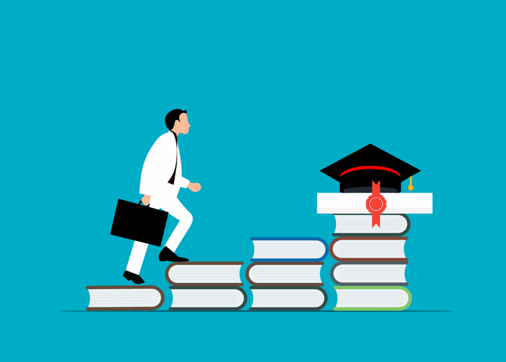 In un mondo dove la laurea sembra spesso presentata come condizione necessaria per “fare carriera”, la realtà del mercato del lavoro racconta una storia più sfumata. Ottenere un diploma resta un traguardo fondamentale per accedere a occupazioni qualificate e costruire una carriera solida, anche senza passare per l’università. In molti settori, il diploma tecnico o professionale rappresenta non solo una porta d’ingresso, ma un’autostrada verso il lavoro stabile. Perché il diploma è ancora essenziale Il diploma rappresenta oggi il minimo titolo di studio richiesto per la stragrande maggioranza delle offerte di lavoro. Chi si ferma alla scuola media ha un tasso di occupazione sensibilmente più basso rispetto a chi consegue un diploma: secondo ISTAT, la differenza può superare i 30 punti percentuali. Questo perché il diploma attesta un primo livello di specializzazione, permette l’accesso a concorsi pubblici e consente di iscriversi a percorsi formativi più avanzati. Dal punto di vista delle imprese, i diplomati – specialmente in ambito tecnico e industriale – sono tra i profili più richiesti e al tempo stesso tra i più difficili da trovare. Unioncamere e ANPAL, nel rapporto Excelsior, stimano che ogni anno manchino decine di migliaia di tecnici specializzati, con aziende costrette spesso a rinunciare ad assumere per carenza di candidati idonei. Che lavori si possono fare con il diploma? Il ventaglio è ampio, ma varia in base all’indirizzo di studio. Alcuni dei lavori più accessibili e richiesti per chi possiede un diploma includono: Tecnico informatico o help-desk, per chi proviene da istituti tecnici informatici Manutentore meccanico o elettronico, per i diplomati in meccanica o elettronica Contabile junior o addetto amministrativo, con un diploma AFM (Amministrazione, Finanza e Marketing) OSS (operatore socio-sanitario), con qualifica specifica post-diploma Tecnico della logistica, una figura in crescita con la spinta dell’e-commerce Receptionist o addetto al turismo, per diplomati in istituti alberghieri Molti di questi ruoli permettono di entrare velocemente nel mondo del lavoro e iniziare a guadagnare, anche se spesso la retribuzione iniziale è più bassa rispetto a quella dei laureati. Tuttavia, con l’esperienza e una formazione continua mirata, è possibile salire di livello e accedere a ruoli più qualificati. Differenze con la laurea: cosa cambia davvero? Il divario esiste, soprattutto nei primi anni di carriera. I laureati hanno accesso a una fascia retributiva inizialmente più alta e maggiori opportunità nei ruoli manageriali, accademici o nella pubblica amministrazione. Inoltre, per alcune professioni (ingegnere, medico, avvocato) la laurea è obbligatoria per legge. Tuttavia, i diplomati possono costruire percorsi alternativi altrettanto validi, soprattutto nei settori pratici e tecnici dove la competenza operativa conta più del titolo accademico. L’esperienza, affiancata da corsi professionali o certificazioni, può permettere a un diplomato di crescere fino a ruoli di coordinamento o consulenza. I diplomi migliori per trovare lavoro Non tutti i diplomi hanno lo stesso valore sul mercato. Gli indirizzi più richiesti dalle aziende, secondo Unioncamere, sono: Meccanica, meccatronica ed energia Informatica e telecomunicazioni Logistica e trasporti Elettronica ed elettrotecnica Servizi commerciali e AFM Turismo e enogastronomia Si tratta di settori con una forte domanda di tecnici intermedi, spesso legati a industrie in crescita o ad alta innovazione. Chi esce da questi percorsi ha buone probabilità di trovare lavoro entro pochi mesi dal diploma. Come migliorare le proprie prospettive dopo il diploma Per aumentare ulteriormente le possibilità di carriera, esistono numerosi percorsi formativi post-diploma che non richiedono una laurea ma offrono un’elevata occupabilità: Puntonet Formazione: un istituto di formazione ed erogatore di corsi privato tra i più accreditati in Italia, fornisce corsi di formazione anche per diplomati di altissima qualità e con un elevato grado di assunzione dopo il conseguimento della certificazione. ITS Academy (Istituti Tecnici Superiori): percorsi biennali pensati con le aziende, con tirocini e oltre l’80% di inserimenti lavorativi. Esistono in ambiti come ICT, logistica, meccatronica, moda e turismo. IFTS (Istruzione e Formazione Tecnica Superiore): corsi di un anno che combinano teoria e pratica, spesso con stage e apprendistato. Opportunità vere per chi parte subito Il diploma è oggi più che mai uno strumento efficace per entrare nel mondo del lavoro. Non garantisce da solo un impiego di qualità, ma rappresenta una base solida su cui costruire il proprio percorso professionale. Con un approccio pratico, l’orientamento verso settori in crescita e la disponibilità a formarsi anche fuori dai canali tradizionali, si possono ottenere risultati concreti. Per chi non intende seguire la via universitaria, oggi esistono strade parallele – più brevi, meno costose, ma altrettanto valide – che permettono di ottenere soddisfazioni lavorative ed economiche. Sta al singolo scegliere dove andare, ma partire dal diploma è ancora il primo passo giusto