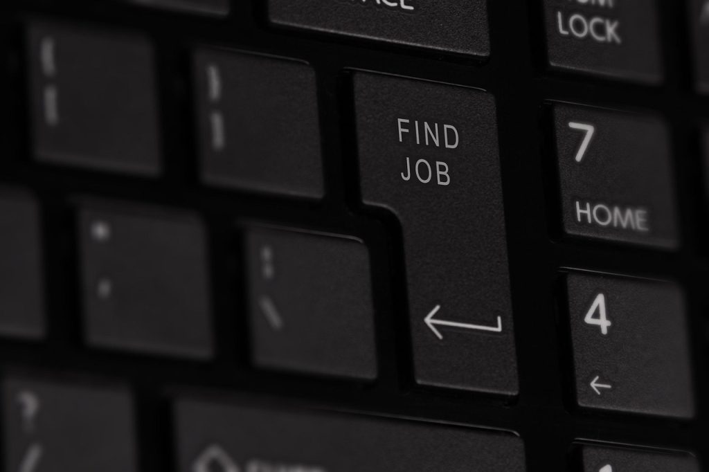 I primi passi nel mondo del lavoro: CV, colloquio e canali di ricerca I primi passi nel mondo del lavoro: CV, colloquio e canali di ricerca